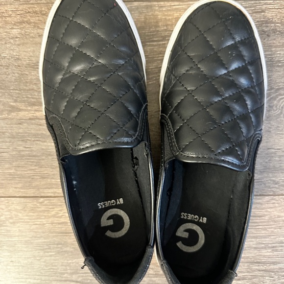 Black Guess Sneakers - Picture 2 of 5